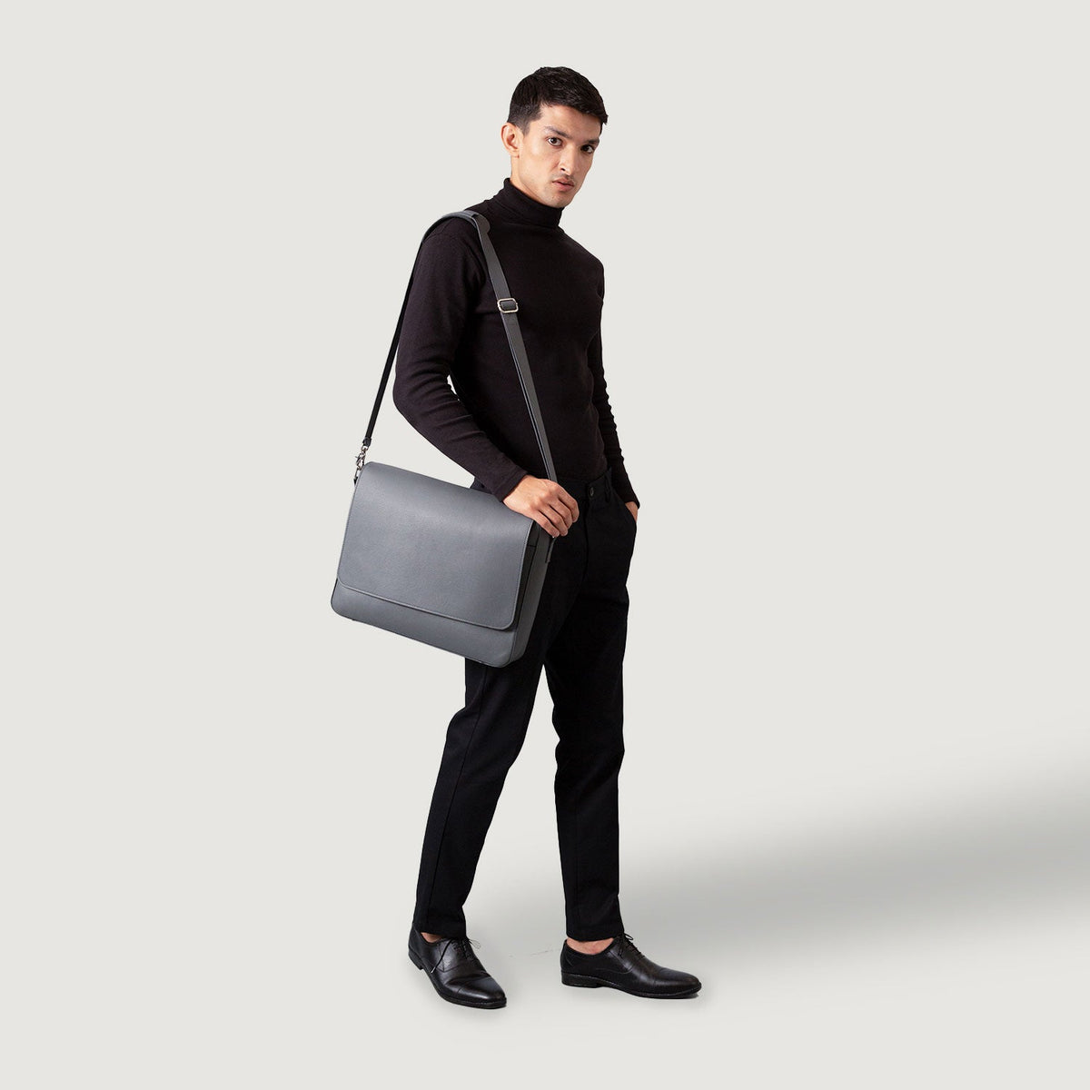 The Carismatico Grey Milled Leather Messenger Bag