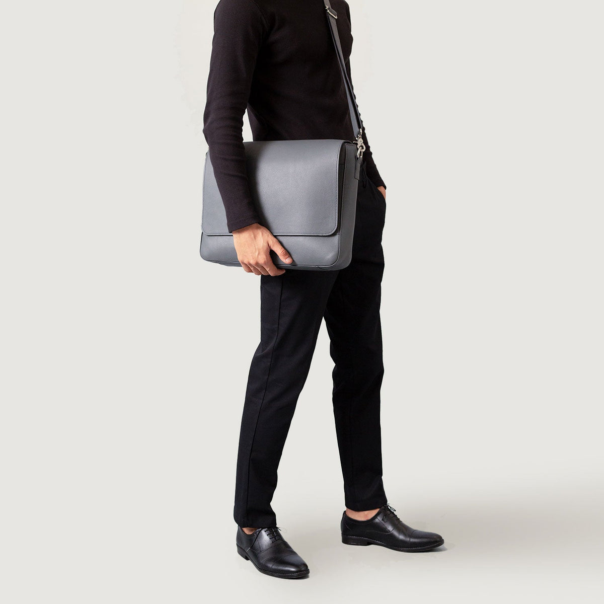 The Carismatico Grey Milled Leather Messenger Bag